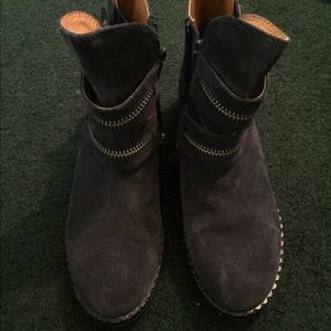 Gentle souls by Kenneth Cole booties